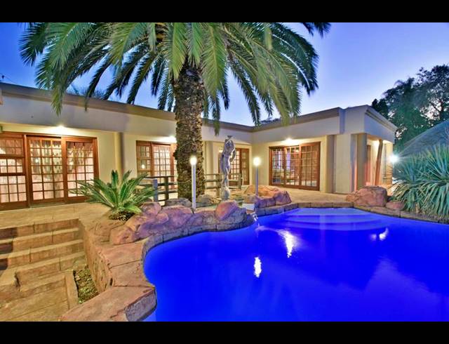 6 BEDROOM HOUSE FOR SALE IN GLENVISTA